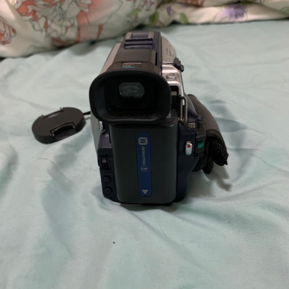 Video camera - Picture 4 of 5